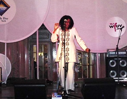 A la rencontre de Kaissa, artiste camerounaise World Music ;  Earth Day Grand Central Station (NYC)