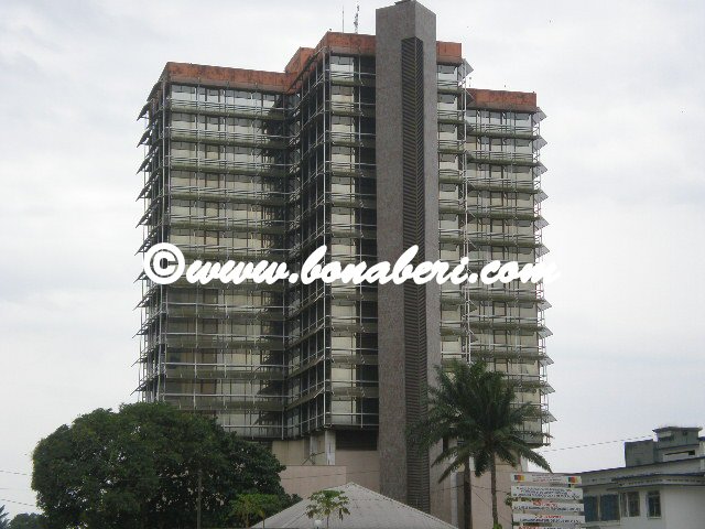 Un des immeubles de la CNPS, les plus hauts de Douala