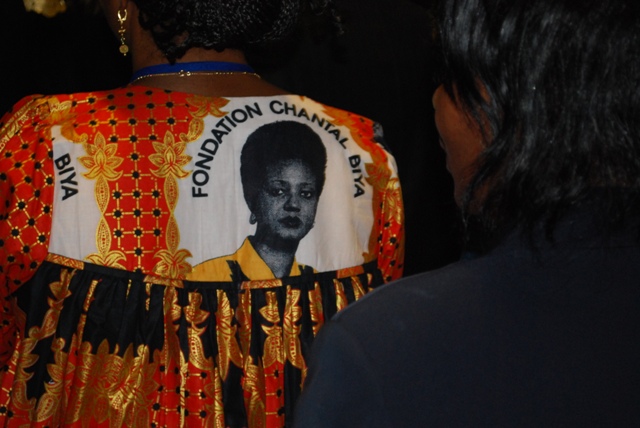 des pagnes  l'effigie de la fondation Chantal Biya