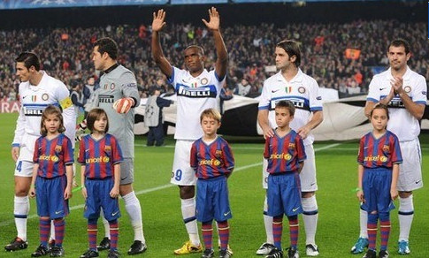 Samuel Eto'o et l'Inter de Milan avant la rencontre face au FC Barcelone