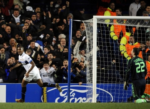 La joie de Samuel Eto'o aprs sont but face au FC Chelsea en 8e de finale de la Ligue des Champions