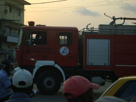 Incendie du march central de Douala au Cameroun : l'arrive des Pompiers