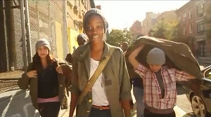 Irma dans son dernier clip, Watching crap on TV