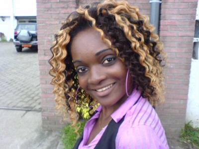 Jocelyne Nina, présentatrice de télévision au Cameroun