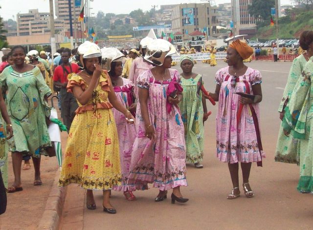 La journ�e de la femme au Cameroun ; Les femmes pompiers