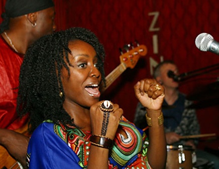A la rencontre de Kaissa, artiste camerounaise World Music ; Au Zinc Bar (Franky Moulet & Maciek She