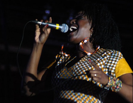 A la rencontre de Kaissa, artiste camerounaise World Music ; Maroua ; D�cembre 2008