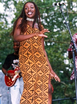 A la rencontre de Kaissa, artiste camerounaise World Music ; Central Park Summer Stage (1994)