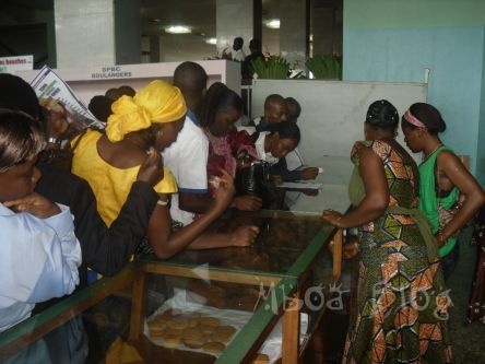 C�r�monie de d�gustation de produits locaux camerounais le 30 Juillet 2010 ; D�gustation