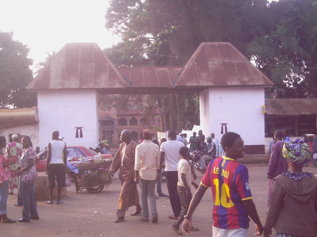 Nguon 2010 au Cameroun en images ; L'entr�e du palais Bamoun