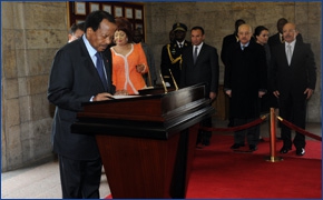 Paul Biya en Turquie :Mausole d'Atatrk