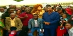 200 artistes soutiennent Paul Biya