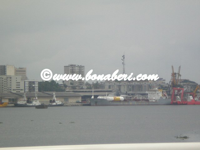 Douala vue du port.
