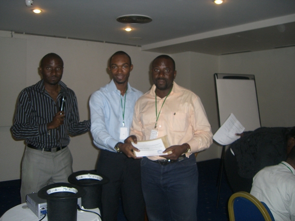M. Essomba, gagnant d'un cadeau offert par Africa Digital
