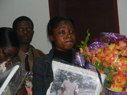 La tristesse sur les visages des proches des victimes...
