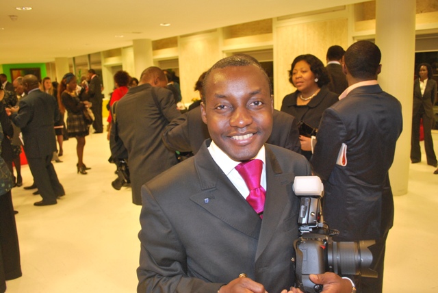 Un journaliste d'Ici les gens du Cameroun