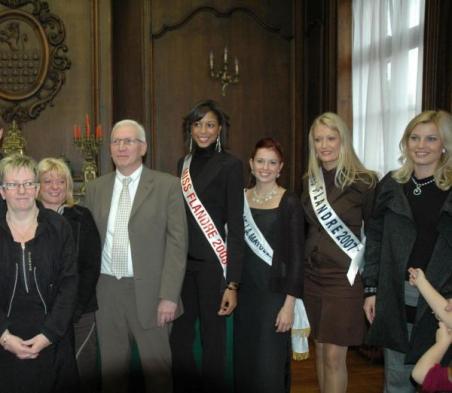 Accompagne des prcdentes Miss Flandres