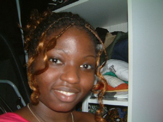 J'ai 18 ans je viens de douala et vis a
paris.
Je suis super contente d'avoir d�couvert ce site qui me permet de garder le contact avec les 