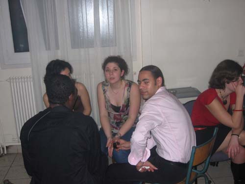 ...meme les whites ont coup� et farot� au son des Dj