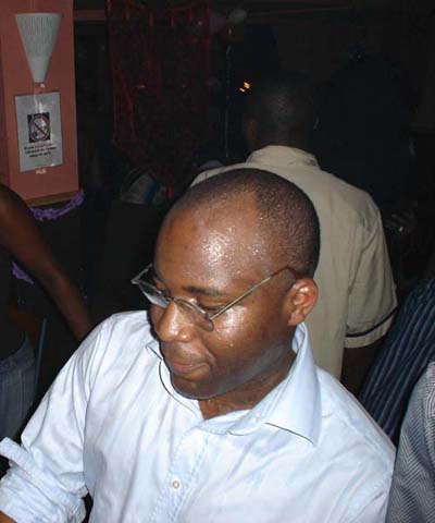 Plus connu sur le forum sous le nom de Panafricain...Quand on le voit comme �a, il semble bien loin des Nkwame Krumah, Luther King et autres Amilcar Cabral...