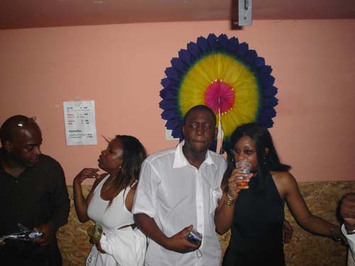 M�me au bar, il fallait se d�salt�rer tellement il faisait chaud. La prochaine fois, faudra penser � prendre une salle climatis�e...