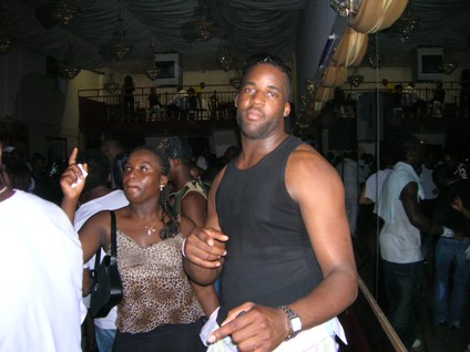 Le grand Willy, beau gosse tout de muscles v�tus...