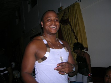 Le beau gosse, tout en muscles, straight from the Minnesota...