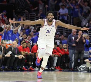 La joie de Jol Embiid aprs son dunk face  Toronto, dans le game 3 des demi finales des playoffs