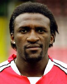 Francis Kioyo, buteur face  Breme