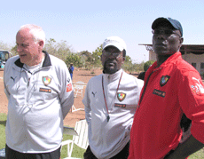 Otto Pfister et le staff camerounais