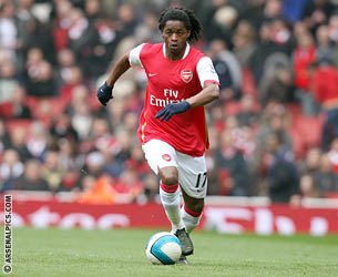 Gros match d'Alex Song et victoire pour Arsenal