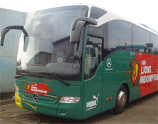 Le bus des lions indomptables du Cameroun a t attaqu par des supporters mcontents.