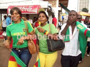 Les supporters des lions indomptables avant le dbut du match contre le Gabon