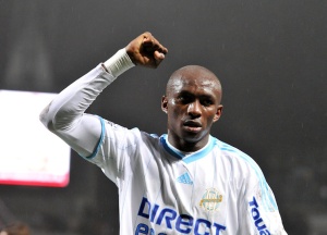 Poing lev pour Mbia et victoire pour Marseille face  Lyon