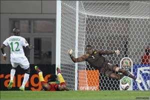 Kameni avait sauv au prix d'un rflexe tonnant une tte mal place de Song