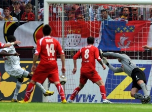 Doubl pour Idrissou, Fribourg reste en bundesliga