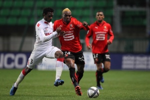 Georges Mandjeck face  son compatriote Nicolas Nkoulou lors de Rennes - Monaco