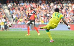 Nkoudou Mbida a marqu d'une frappe lumineuse face  Guingamp