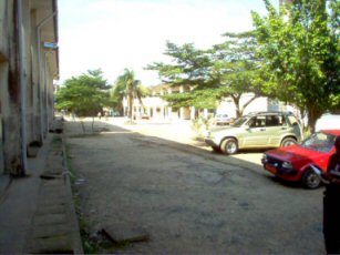 La cour vide du lyce bilingue de Bonaberi pendant les preuves