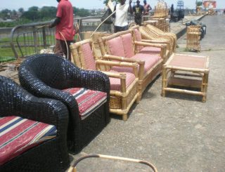 Quelques meubles fabriqus par les artisans vanniers de Mboppi