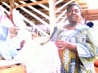 Lucienne Nkombeu, tricoteuse au Cameroun