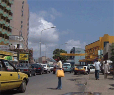Les dchets toxiques des centres hospitaliers sont dverss de manire anarchique dans la ville de Douala.