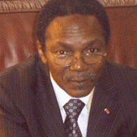 Bernard Okalia Bila lance un affrontement politique  Fritz Nton Nton au march central de Douala.