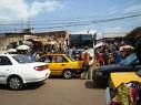 Pour un site querell  Douala II, des familles ont t jetes en dehors de leur maison.