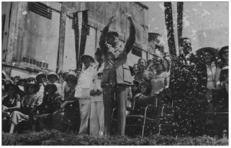 Le gnral De Gaulle en visite au Cameroun (image du livre)