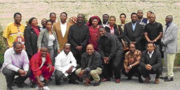 Roger Milla en compagnie de membres du collectif