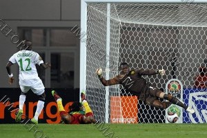 Song a tromp Kameni et t  l'origine de l'ouverture du score