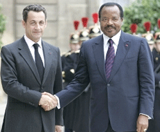 Nicolas Sarkozy aurait invit son homologue camerounais en France.