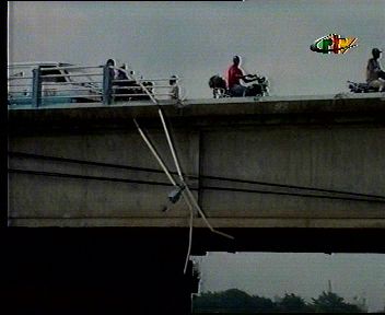 Le rcent accident sur le pont duWouri a montr avec quelle facilit la ville de Douala peut tre paralyse.