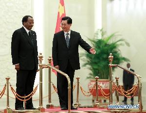 Paul Biya et Hu Jintao, le prsident chinois